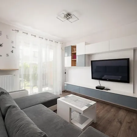 Metro Bemowo With Garden By Bookinghost * 바르샤바