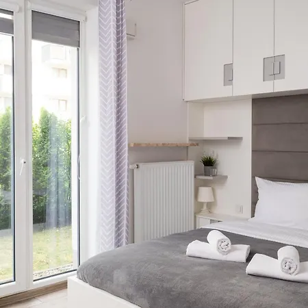 Metro Bemowo With Garden By Bookinghost 바르샤바