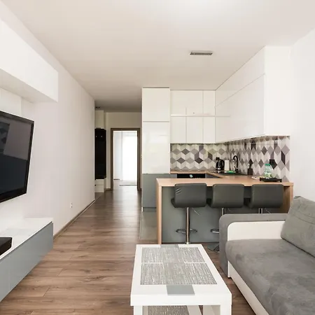 Apartment Metro Bemowo With Garden