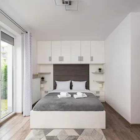 Apartment Metro Bemowo With Garden