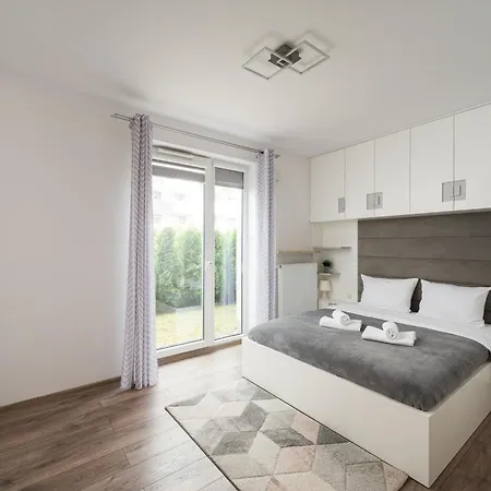 Lejlighed Metro Bemowo With Garden By Bookinghost