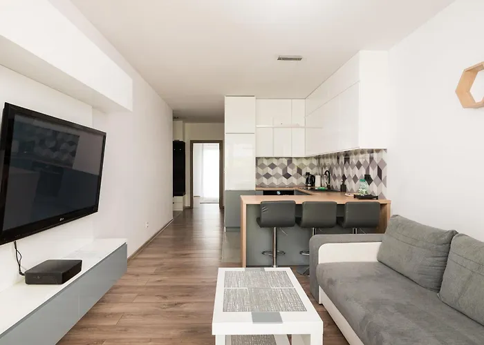 Apartamento Metro Bemowo With Garden By Bookinghost