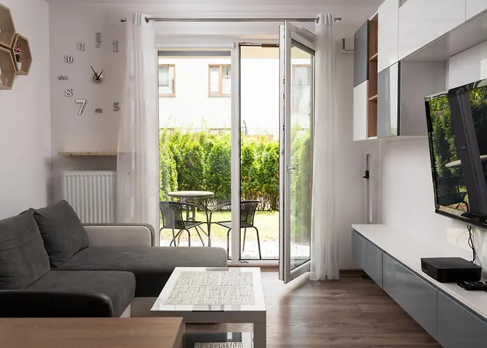 Metro Bemowo With Garden By Bookinghost Apartman